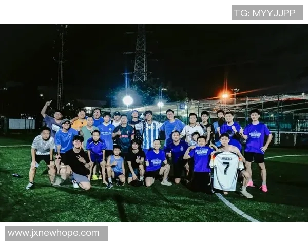 花式足球明星精彩过人技巧集锦让你大开眼界的足球艺术表演