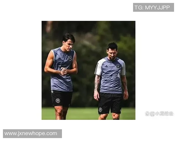 足球明星新加盟实力强劲引发球迷热议期待精彩表现