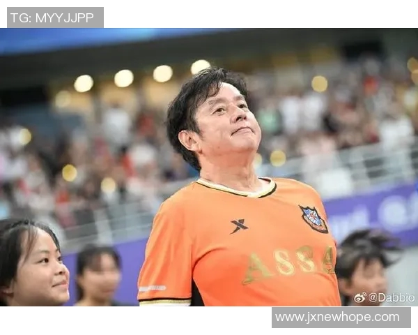 香港足球明星队在临平展现风采助力青少年足球发展与交流活动