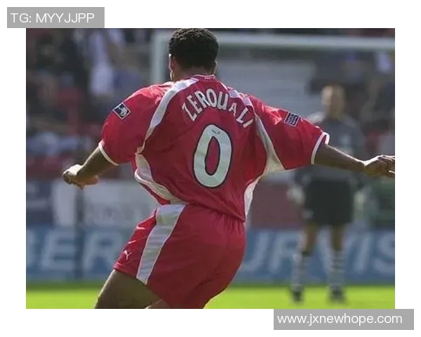 19号足球明星红球衣的传奇故事与球场荣耀揭秘