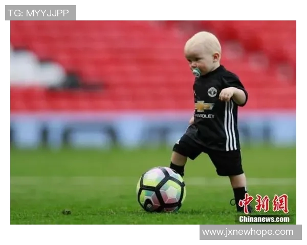 足球明星鲁尼的儿子展现天赋未来有望继承父亲的足球传奇之路